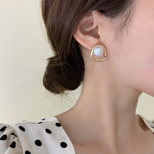 Retro Circle Design Pearl Earrings