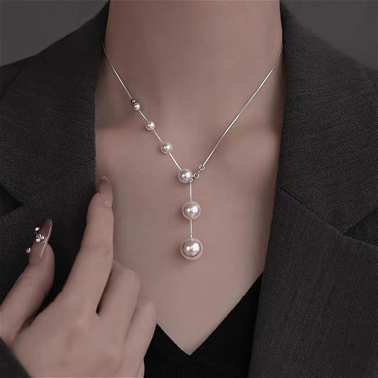 Autumn and winter design crystal pearl necklace