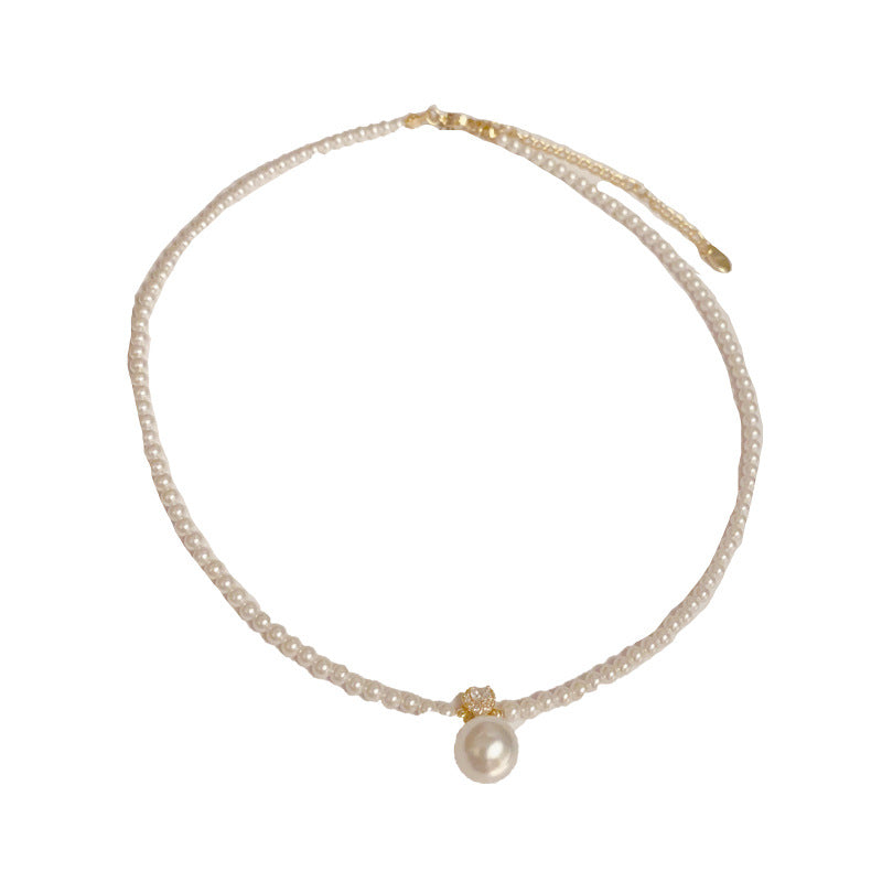 Court style pearl necklace