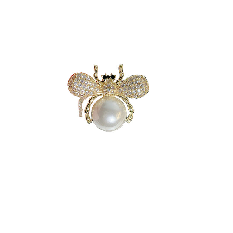 Bee Design Pearl Brooch