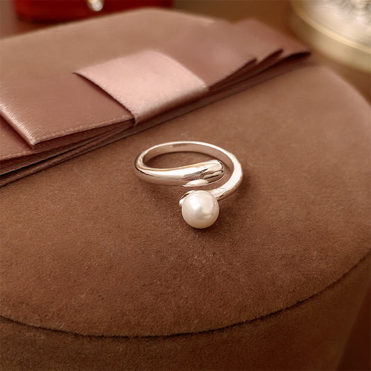 Baroque minimalist design pearl opening