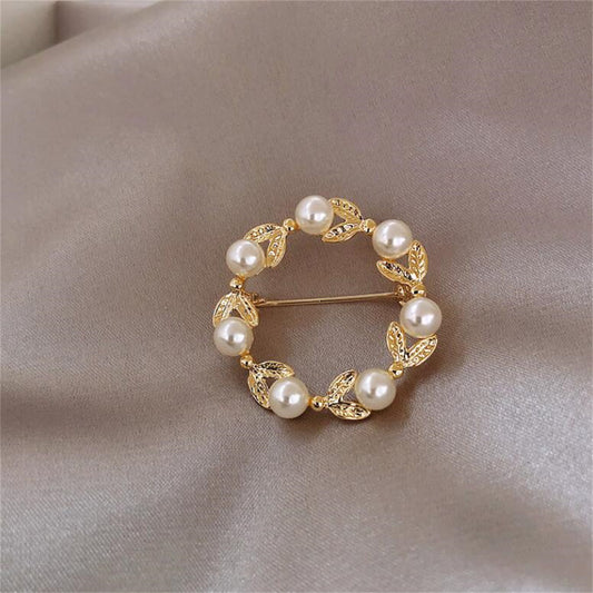 Wreath Design Pearl Brooch