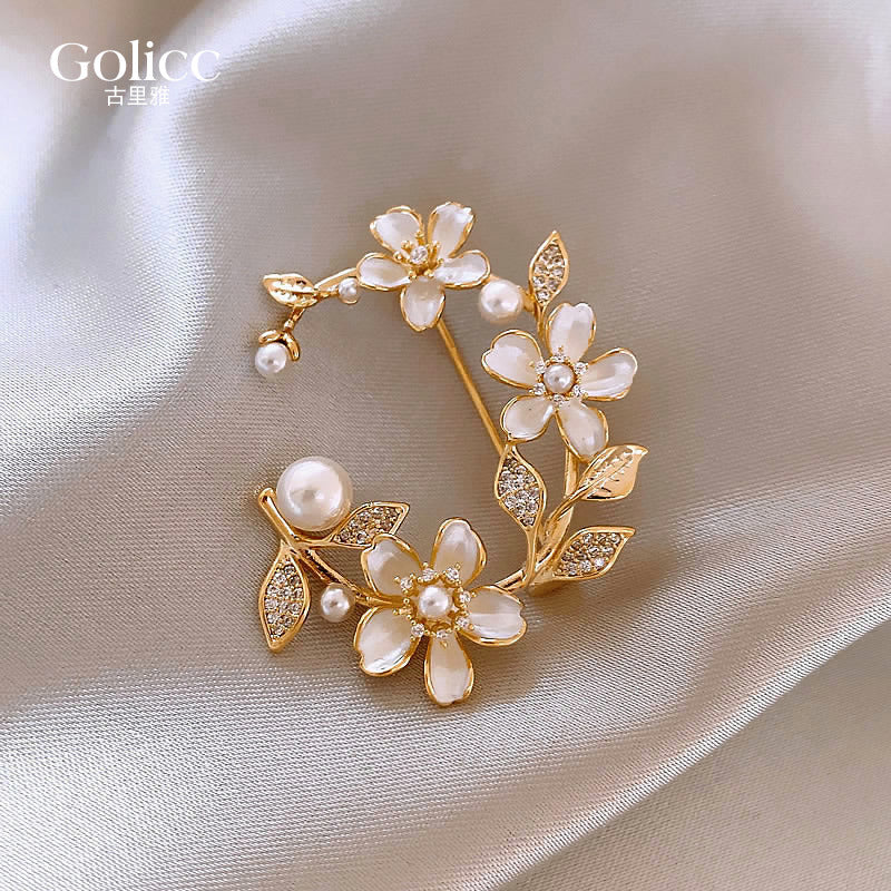 Floral Design Pearl Brooch