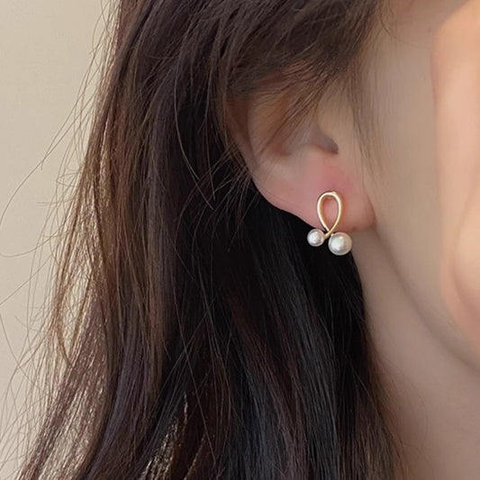 Simple design pearl stud earrings