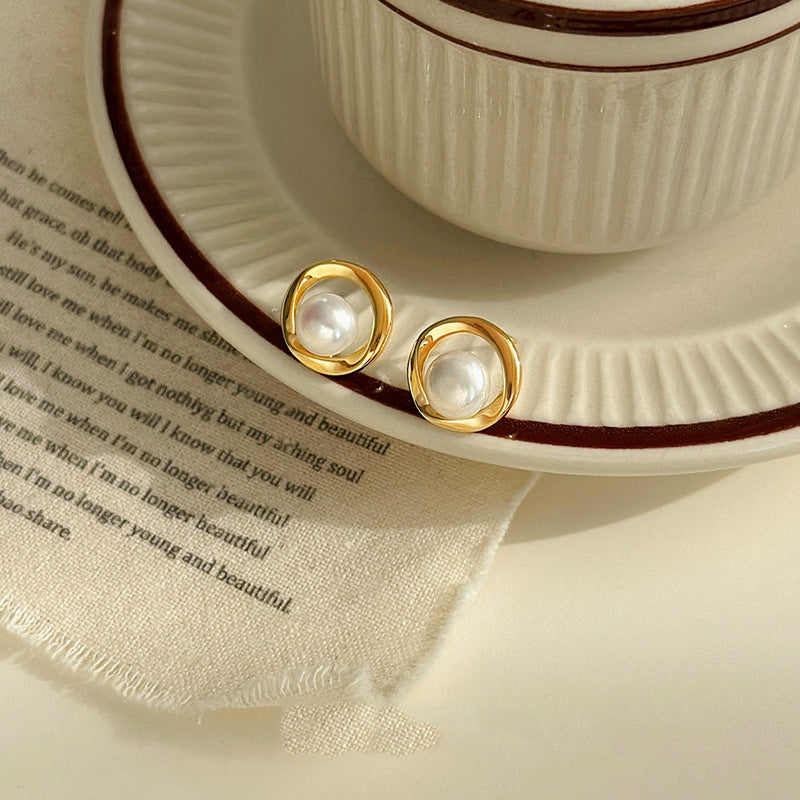 Hollow design pearl stud earrings