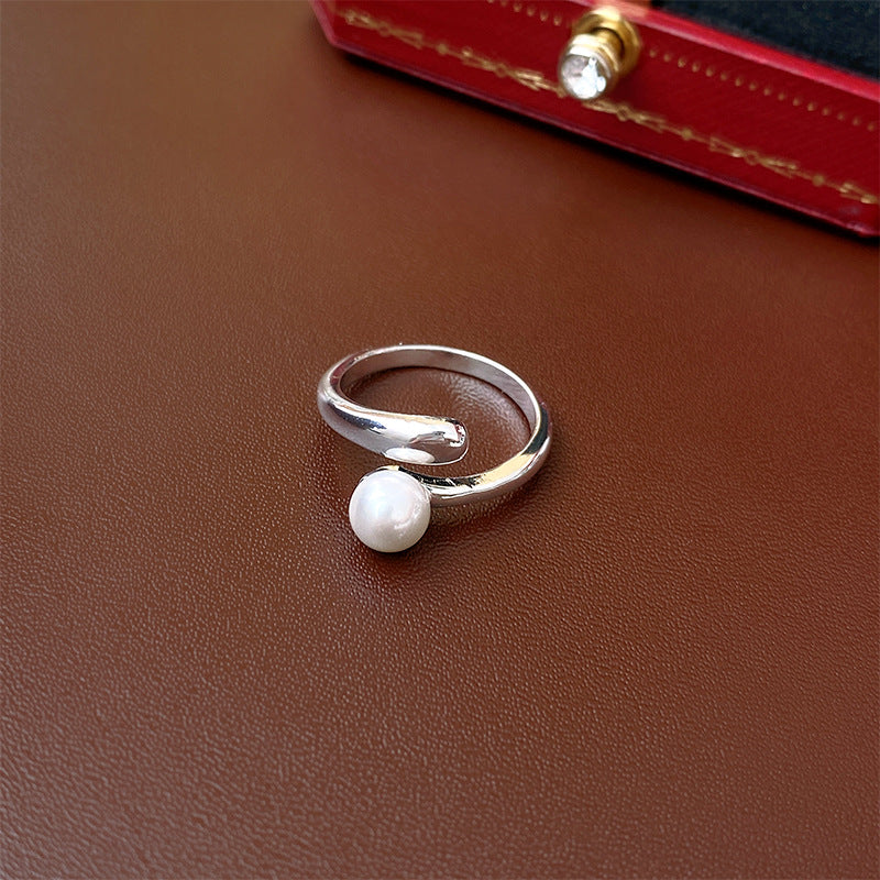 Baroque minimalist design pearl opening