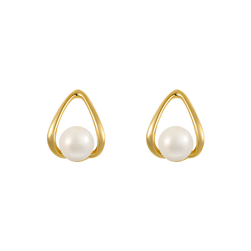 Simple design pearl stud earrings