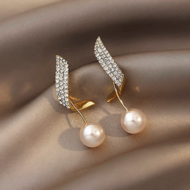 Premium design pearl stud earrings