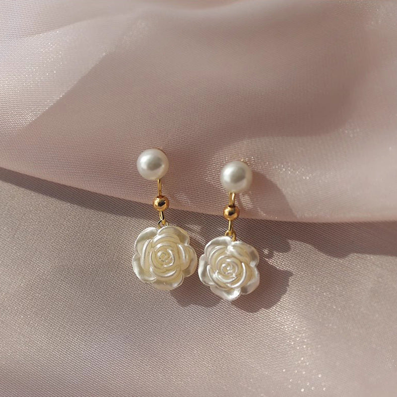 Camellia design pearl stud earrings