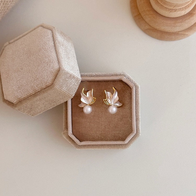 Butterfly design pearl stud earrings