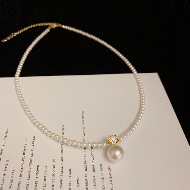 Court style pearl necklace