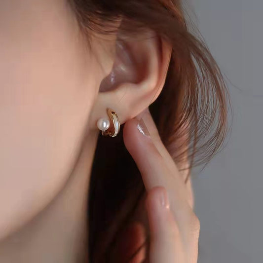 Simple design pearl stud earrings