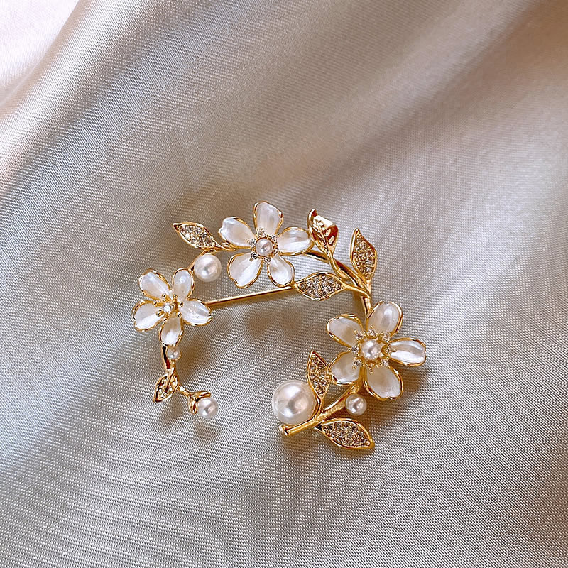 Floral Design Pearl Brooch