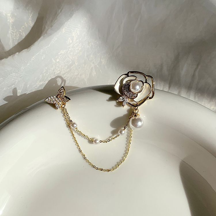 Camellia Design Pearl Brooch