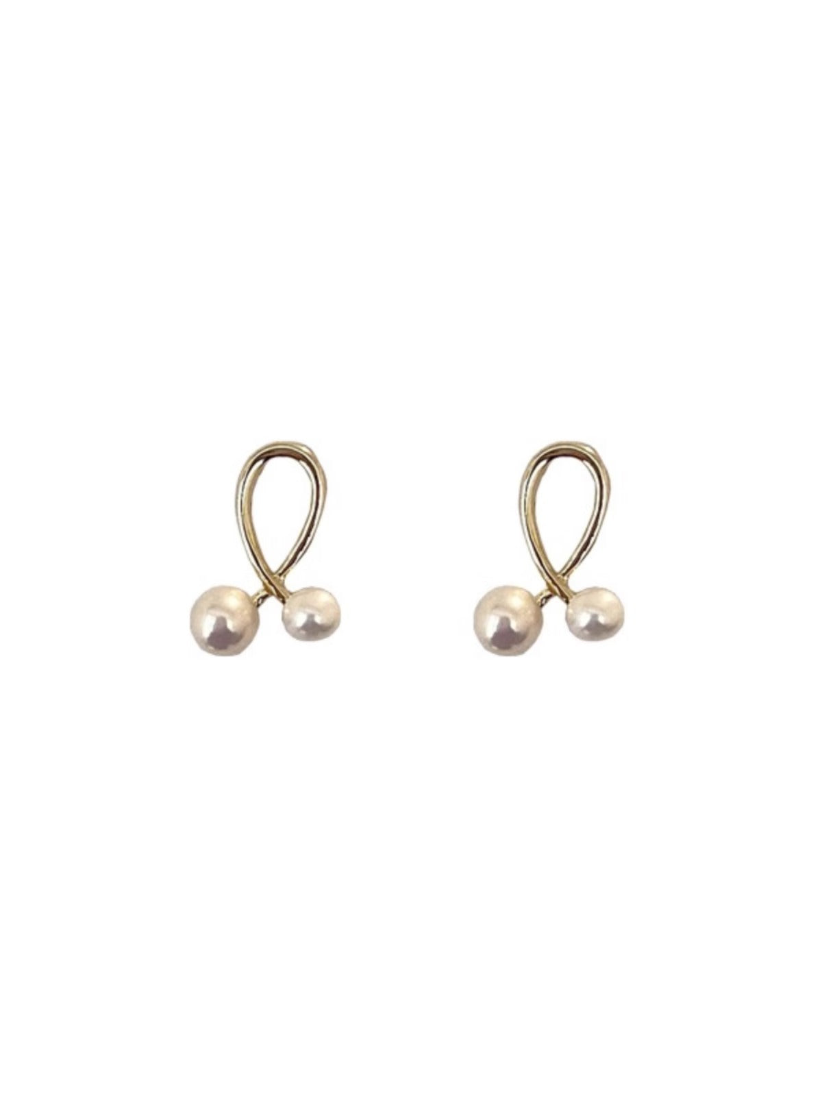 Simple design pearl stud earrings