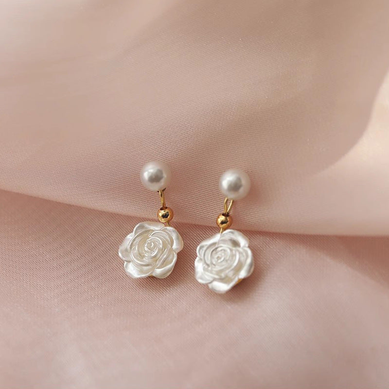 Camellia design pearl stud earrings